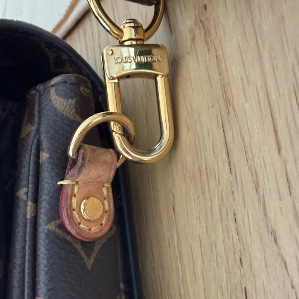 AUTHENTIC Louis Vuitton Pochette Métis MM